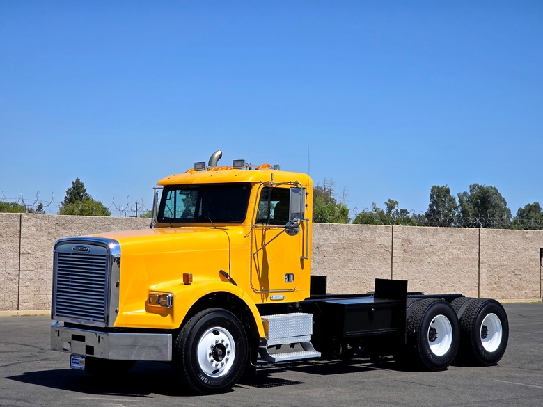 1999 Freightliner FLD Tandem Axle Cab & Chassis