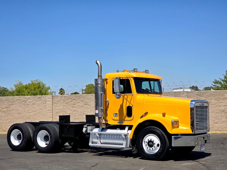 1999 Freightliner FLD Tandem Axle Cab & Chassis