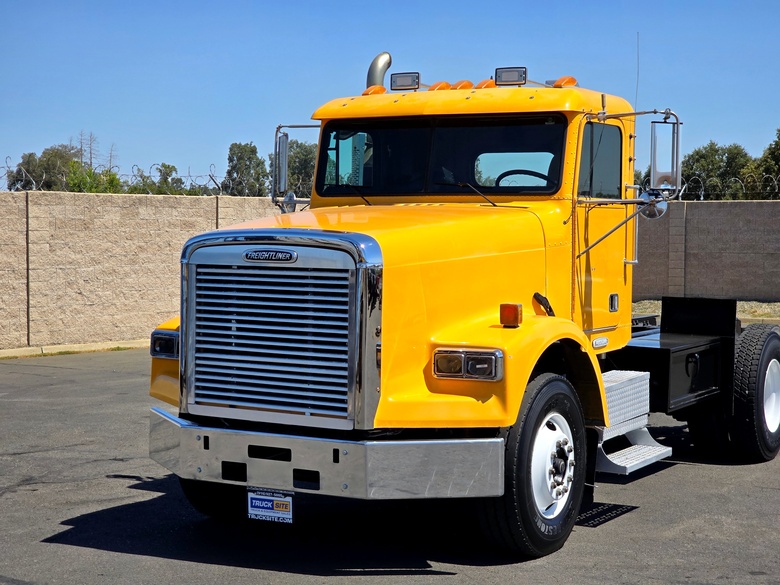 1999 Freightliner FLD Tandem Axle Cab & Chassis