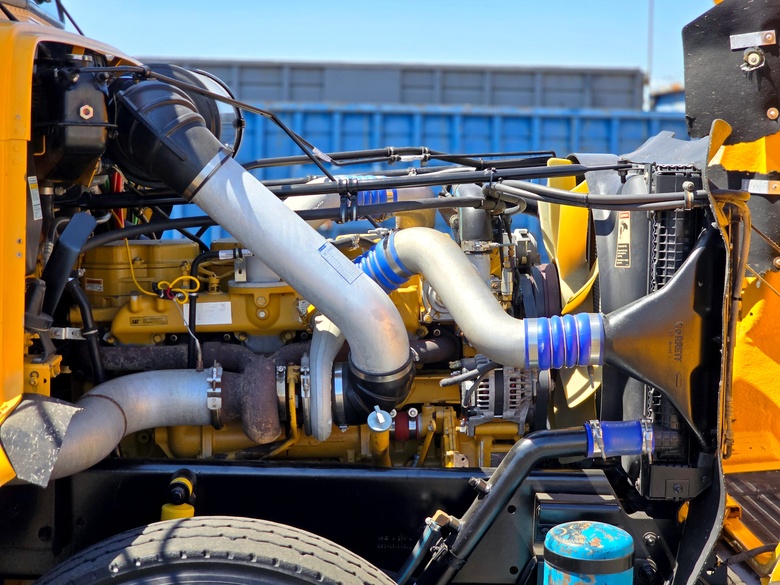 1999 Freightliner FLD Tandem Axle Cab & Chassis