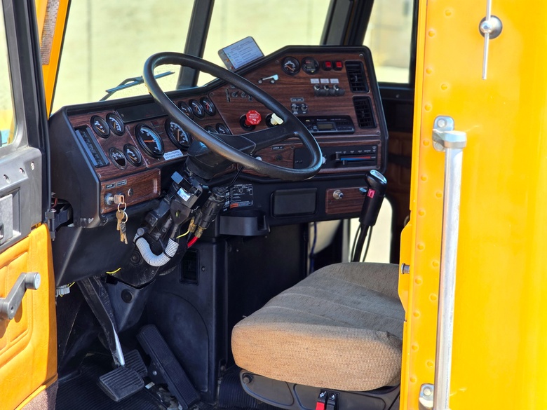 1999 Freightliner FLD Tandem Axle Cab & Chassis