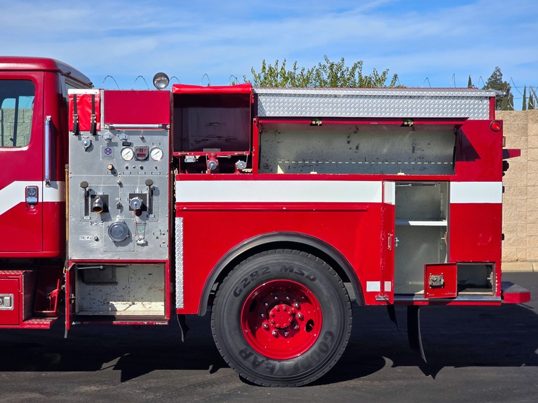 1999 International 4900 Type 3 Fire Pumper
