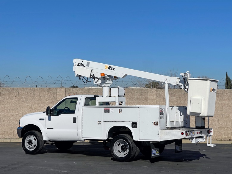 2000 Ford F450 Altec AT200AV Two-Stage Telescopic Bucket Truck
