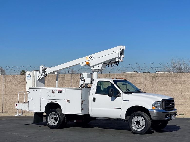2000 Ford F450 Altec AT200AV Two-Stage Telescopic Bucket Truck