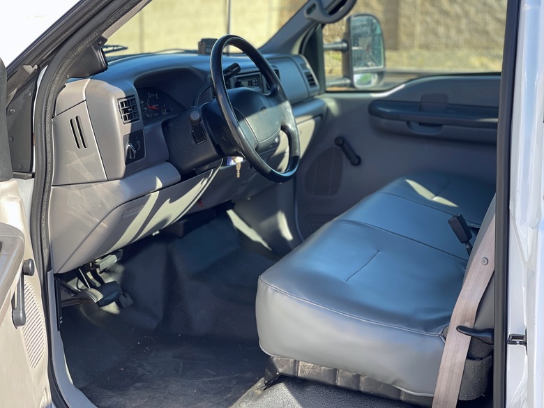 2000 Ford F450 Altec AT200AV Two-Stage Telescopic Bucket Truck