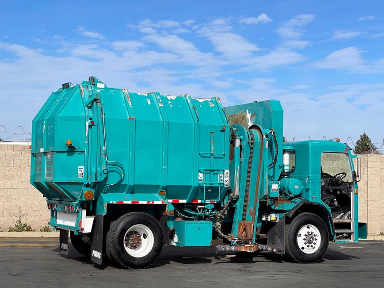 2001 Peterbilt 320 Amrep Automated Side Loader Garbage Truck