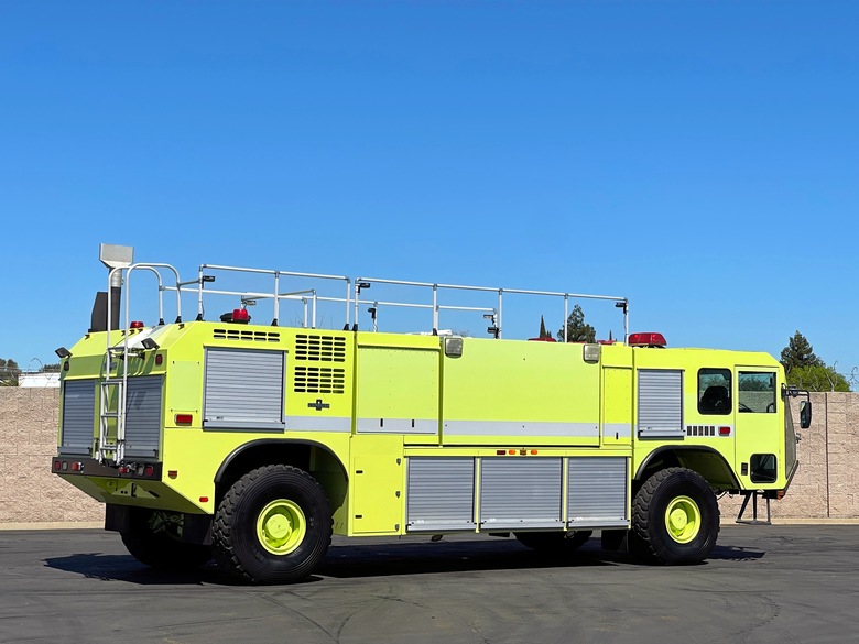 2003 Oshkosh Striker 1500 ARFF Aircraft Rescue