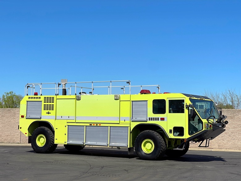 2003 Oshkosh Striker 1500 ARFF Aircraft Rescue
