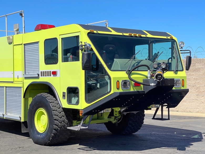 2003 Oshkosh Striker 1500 ARFF Aircraft Rescue