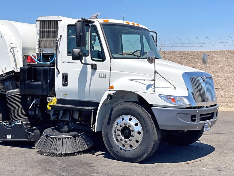 2005 International 4300 Tymco 600 BAH Air Street Sweeper