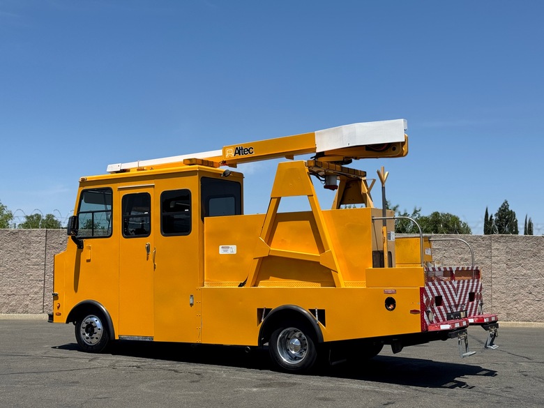 2005 GMC Workhorse W20 Altec LS40 Telescopic Bucket Truck