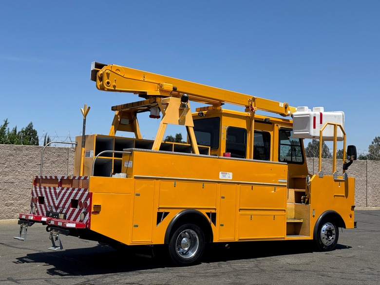 2005 GMC Workhorse W20 Altec LS40 Telescopic Bucket Truck