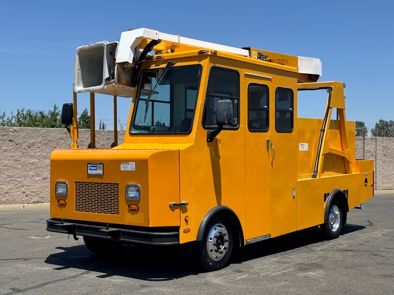 2005 GMC Workhorse W20 Altec LS40 Telescopic Bucket Truck