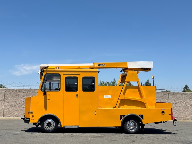2005 GMC Workhorse W20 Altec LS40 Telescopic Bucket Truck