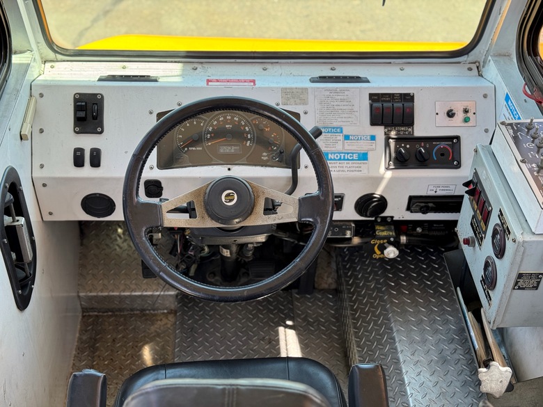 2005 GMC Workhorse W20 Altec LS40 Telescopic Bucket Truck