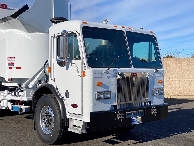 2007 Peterbilt 320 Heil Rapid Rail ASL Garbage Truck