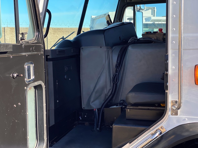 2007 Peterbilt 320 Heil Rapid Rail ASL Garbage Truck