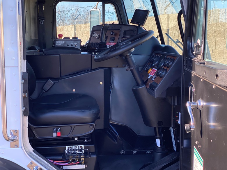 2007 Peterbilt 320 Heil Rapid Rail ASL Garbage Truck