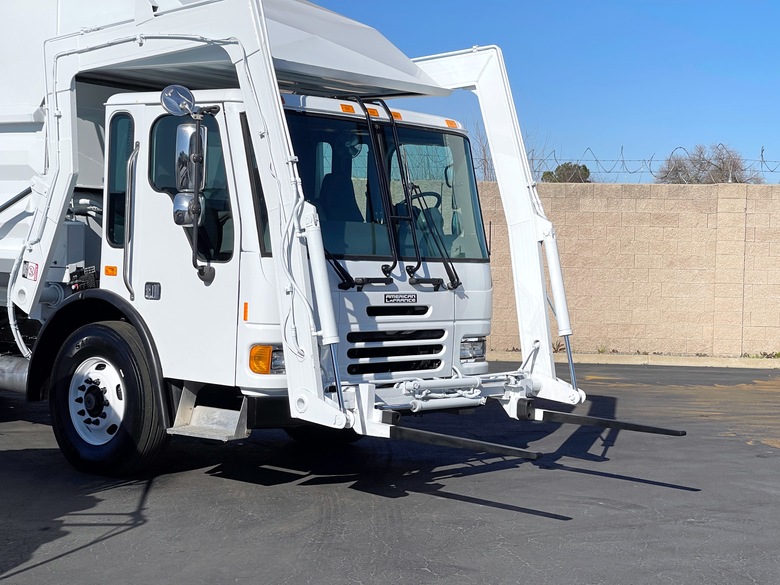 2007 Condor Amrep 40 Yard Front Load Garbage Truck