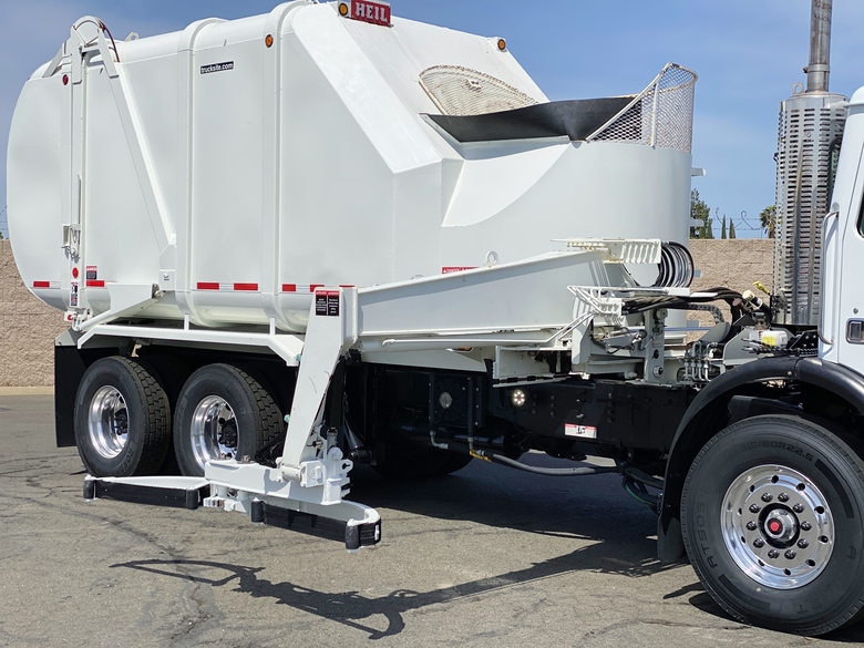 2008 Autocar Heil Rapid Rail 30 Yard Side Loader Garbage Truck