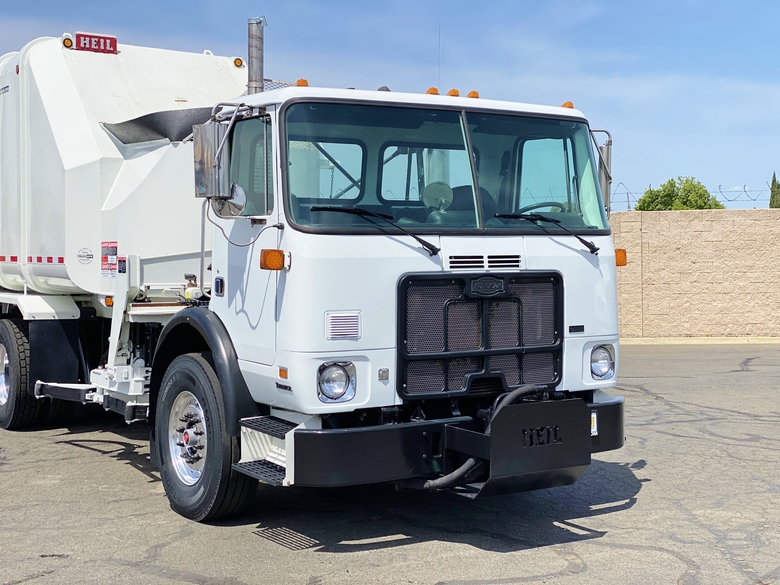 2008 Autocar Heil Rapid Rail 30 Yard Side Loader Garbage Truck