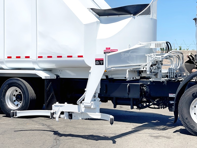 2008 Autocar Heil Rapid Rail 32 Yard Side Loader Garbage Truck