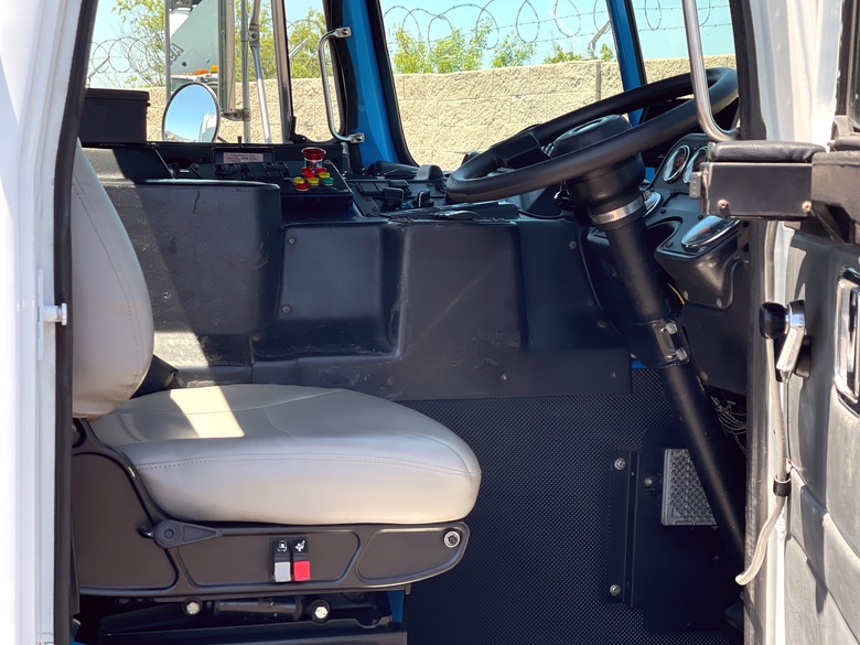 2008 Autocar Heil Rapid Rail 32 Yard Side Loader Garbage Truck