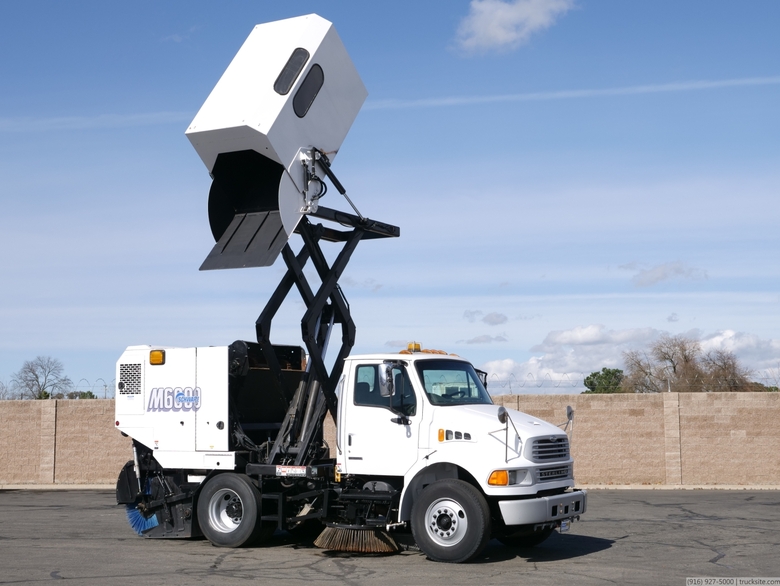 2009 Sterling Schwarze M6000SE CNG Broom Sweeper