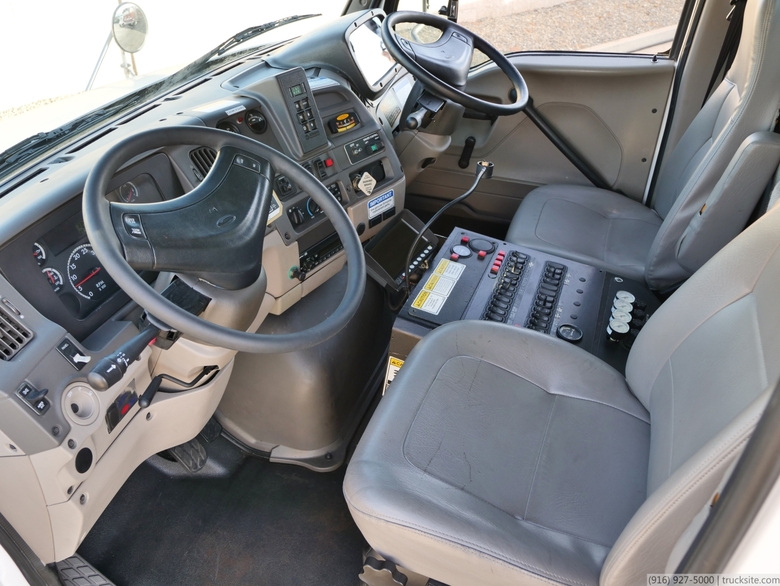 2009 Sterling Schwarze M6000SE CNG Broom Sweeper