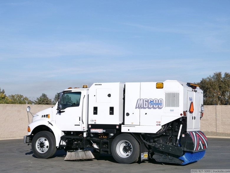2009 Sterling Schwarze M6000SE CNG Broom Sweeper