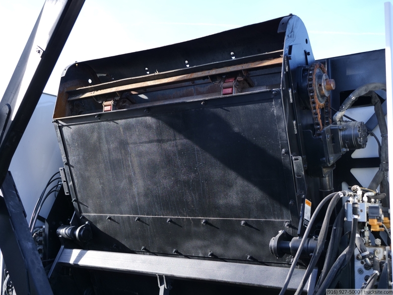 2009 Sterling Schwarze M6000SE CNG Broom Sweeper