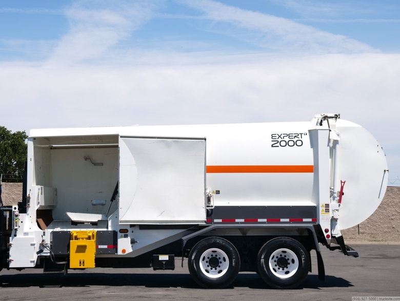 2009 CCC Labrie Expert 2000 Side Load Garbage Truck