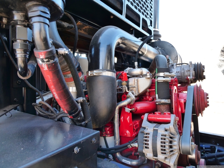 2009 CCC Labrie Expert 2000 Side Load Garbage Truck