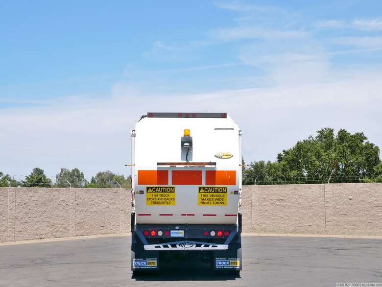 2009 CCC Labrie Expert 2000 Side Load Garbage Truck