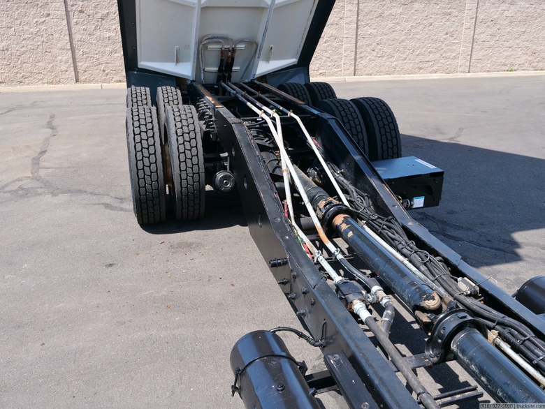 2009 CCC Labrie Expert 2000 Side Load Garbage Truck