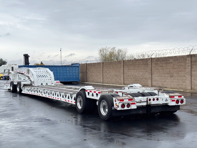 2009 Trail King Lowboy 32 Tire Expando RGN Trailer