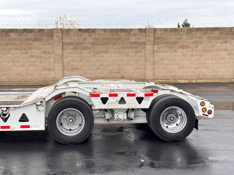 2009 Trail King Lowboy 32 Tire Expando RGN Trailer