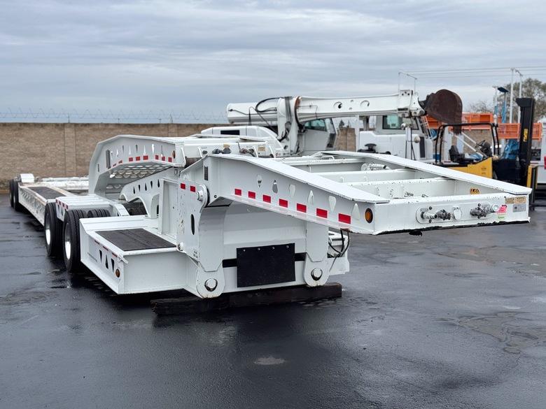 2009 Trail King Lowboy 32 Tire Expando RGN Trailer