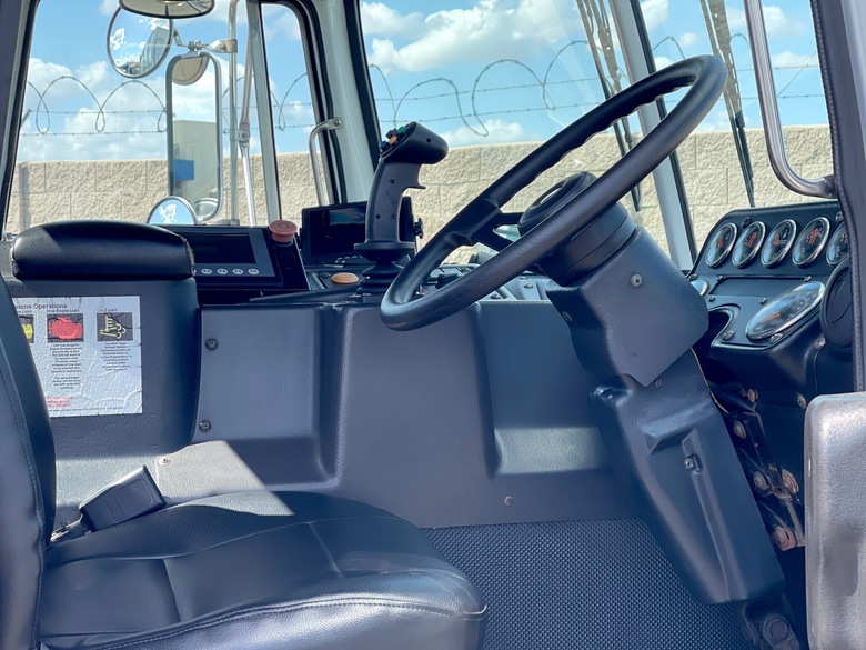 2011 Autocar Xpeditor Wayne Curbtender 31 Yard ASL Garbage Truck