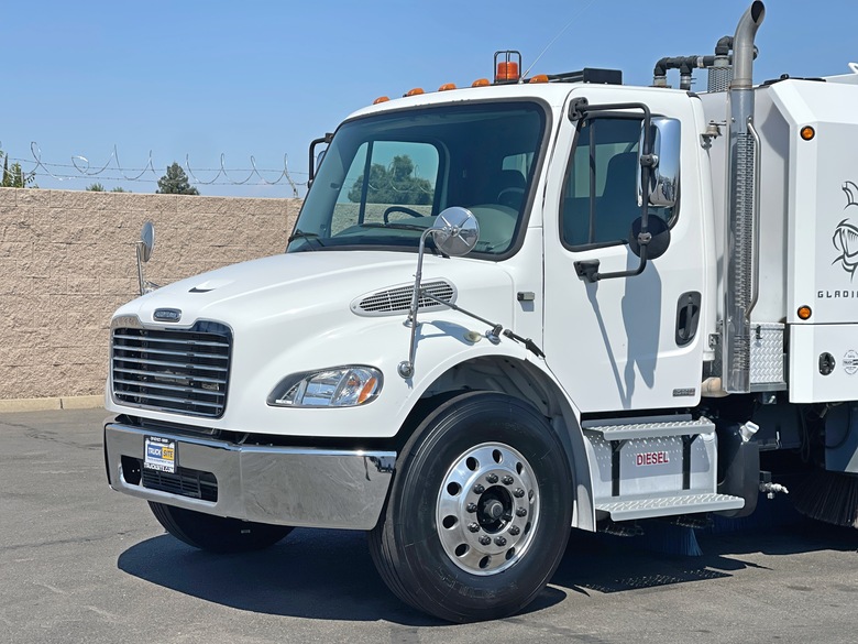 2011 Freightliner Wayne Gladiator Mechanical Street Sweeper