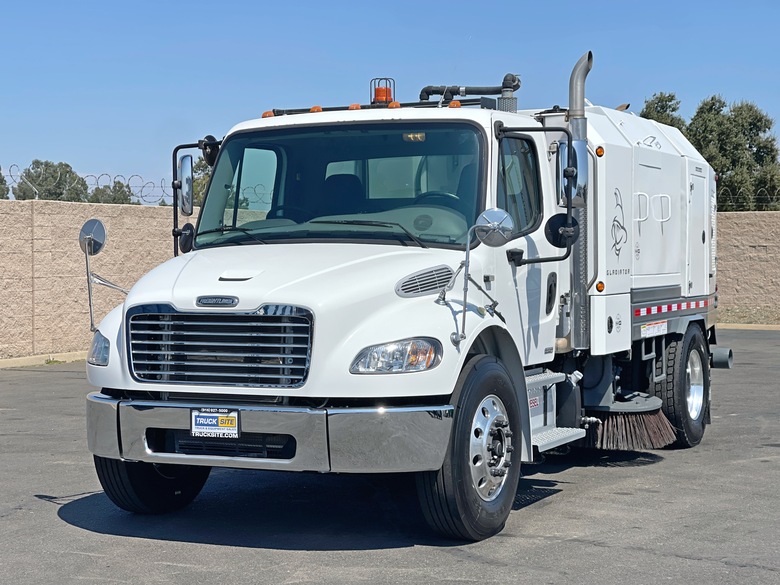 2011 Freightliner Wayne Gladiator Mechanical Street Sweeper