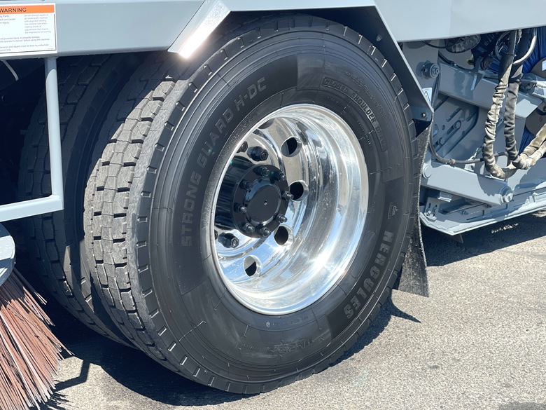 2011 Freightliner Wayne Gladiator Mechanical Street Sweeper