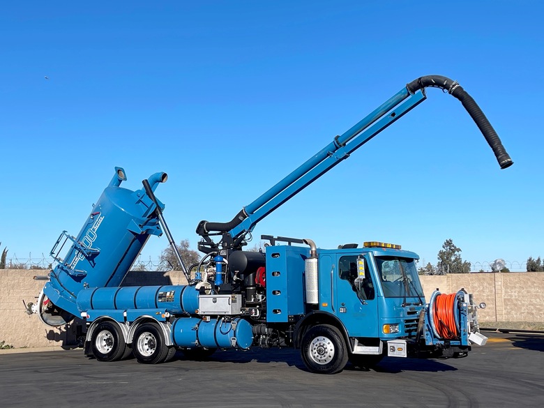 2011 Freightliner Vactor 2100 PD Combo Sewer Truck