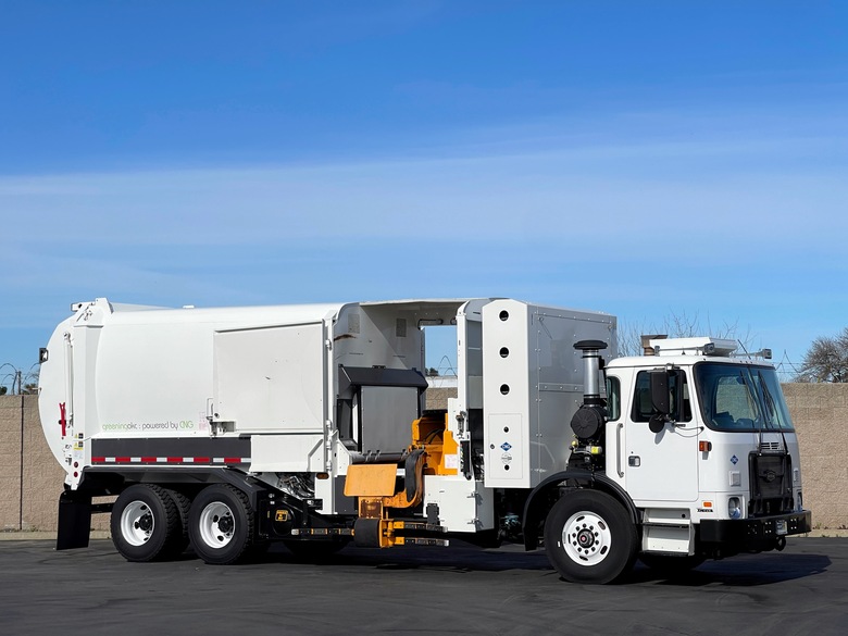 2014 Autocar CNG Labrie Expert 2000 31 YD ASL Garbage Truck