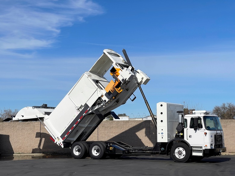 2014 Autocar CNG Labrie Expert 2000 31 YD ASL Garbage Truck