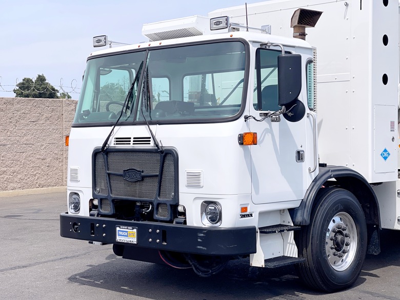 2014 Autocar CNG Labrie Expert 2000 31YD ASL Garbage Truck
