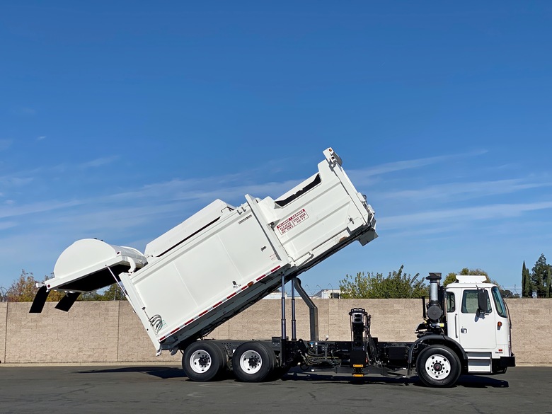 2015 Autocar Xpeditor McNeilus CNG 35 YD ASL Garbage Truck