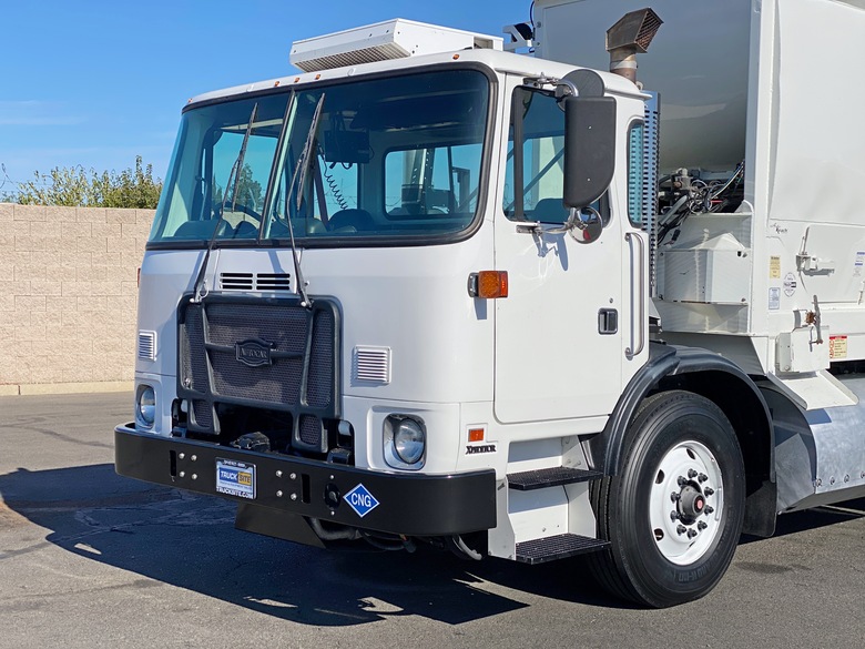 2015 Autocar Xpeditor McNeilus CNG 35 YD ASL Garbage Truck