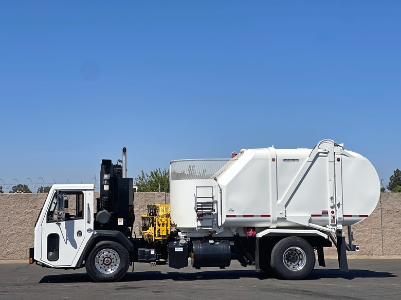 2016 CCC LET Heil Rapid Rail 22 YD Single Axle Side Loader