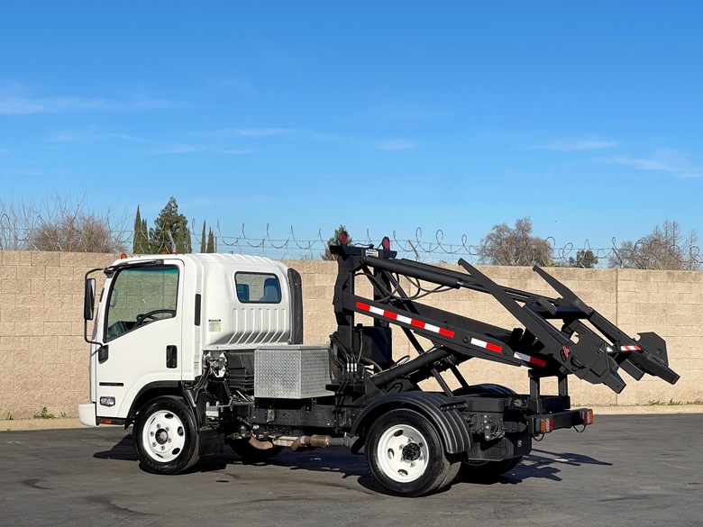 2016 Isuzu NPR CDU Container Delivery